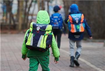 Ungeachtet der Pandemie werden in diesem Sommer neue Kinder eingeschult.
