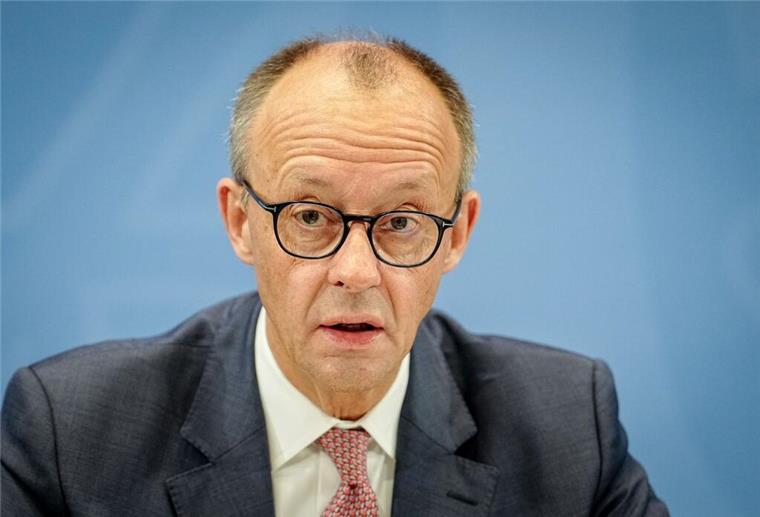 Merz-Regierung macht ernst! Bürgergeld-Empfänger erwarten heftige Änderungen Bundeskanzler Friedrich Merz (CDU) gibt eine Pressekonferenz nach dem Koalitionsausschuss im Bundeskanzleramt.