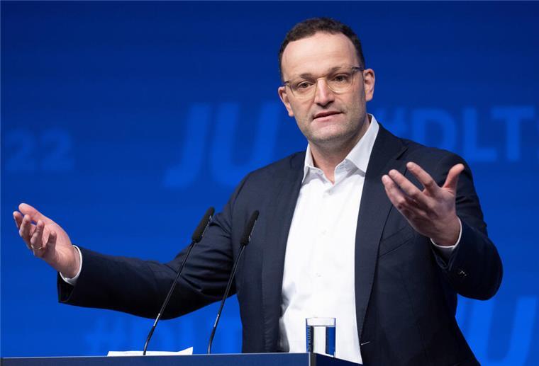 CDU-Politiker Spahn fordert sofortiges Ende der Rente mit 63 Jens Spahn (CDU) spricht auf dem Deutschlandtag der Junge Union (JU) ein Grußwort.