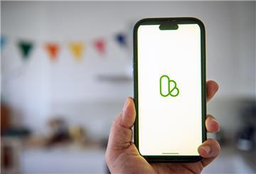 Auf einem Smartphone ist das Logo der Online-Plattform Kleinanzeigen zu sehen.