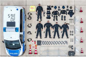Unter dem Hashtag #TetrisChallenge finden sich in den sozialen Medien viele Bilder, die das ausgeräumte Innenleben von Fahrzeugen jeglicher Art zeigen. Auch dieses Foto hat bei Instagram tausende Likes bekommen. Es zeigt die Bundespolizei Duderstadt (Kreis Göttingen).