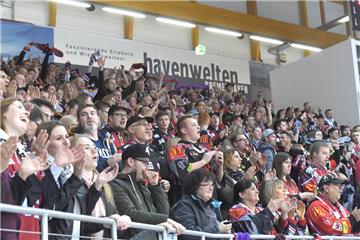 Unter den Fangruppierungen der  Fischtown Pinguins gibt es Unstimmigkeiten darüber, wie mit "Problemfans" umgegangen werden soll.