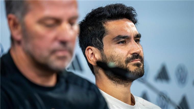 Gündogan: Nach DFB-Rücktritt auch Barça-Aus? Unter Hansi Flick soll Ilkay Gündogan (r) beim FC Barcelona keine Rolle mehr spielen.