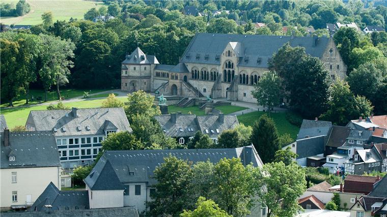 Goslarer Millionenprojekt vor dem Aus - Investor gibt auf Unterhalb der Kaiserpfalz hätten ein Hotel und eine Stadthalle entstehen sollen. (Archivbild)