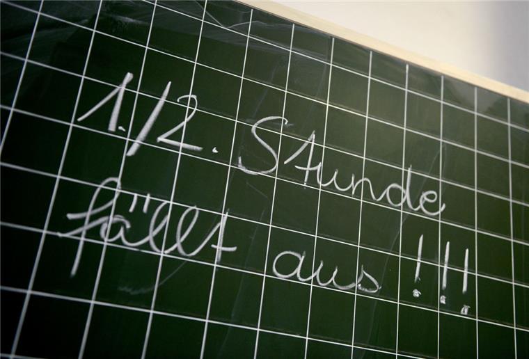 Unterrichtsausfall an Schulen: Minister legt am heutigen Freitag Zahlen vor.