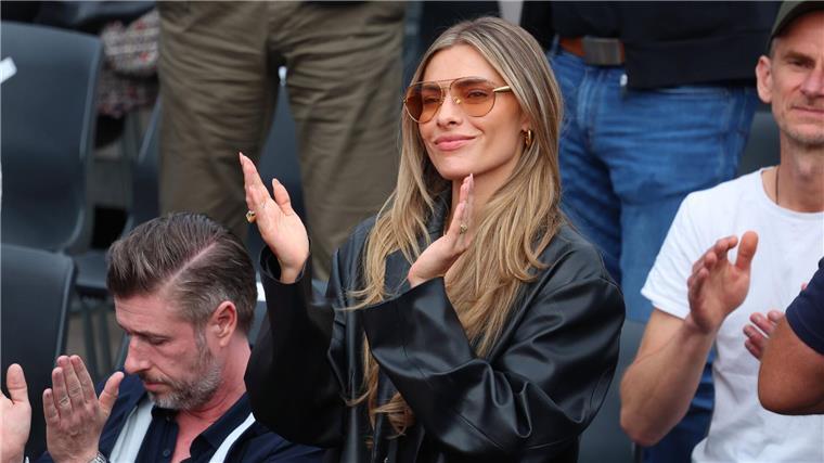 Zverev im Viertelfinale - Zieht Dedura-Palomero nach? Unterstützung von der Tribüne: Sophia Thomalla applaudiert ihrem Alexander Zverev.