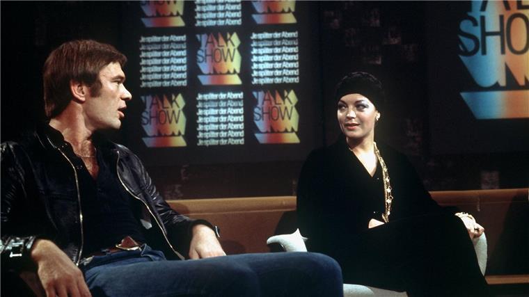 Wie Romy Schneider vor 50 Jahren die TV-Nation aufregte Unvergessen: Romy Schneider und Burkhard Driest am 30. Oktober 1974 in der WDR-Talkshow „Je später der Abend“. (Archivbild)