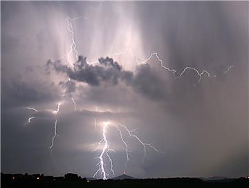 Unwetter in Bremerhaven: Der Deutsche Wetterdienst (DWD) warnt für Mittwoch vor heftigen Sturm- und Orkanböen.