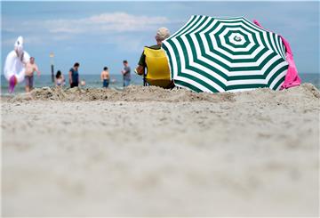 Urlauber aus dem bayerischen Landkreis Dingolfing-Landau dürfen nicht mehr uneingeschränkt an die Küste, nach dem es auf einem Gemüsehof im Landkreis einen Corona-Ausbruch gab. 