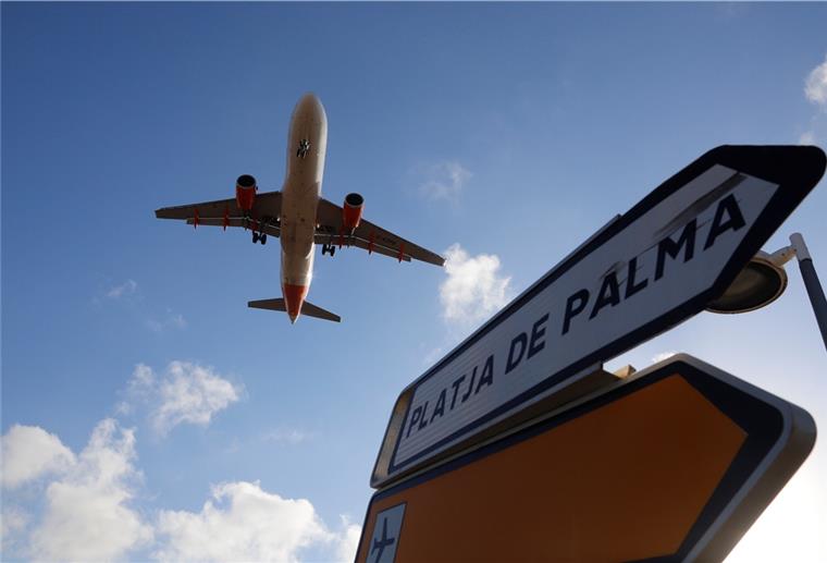 Urlauber sind spätestens nach der Reisewarnung für fast ganz Spanien verunsichert.