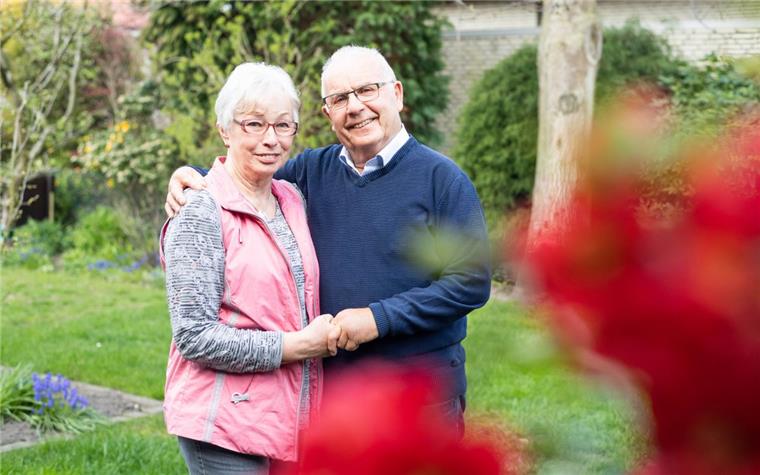 Goldene Hochzeit in Geestemünde: Im Autohaus kennengelernt Ursel und Manfred Rutsatz aus Geestemünde feiern ihre goldene Hochzeit.