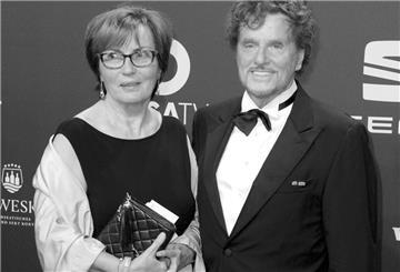 Ursula Wolters, die Witwe von Regisseur Dieter Wedel, ist nur wenige Tage nach ihrem Mann gestorben. Das bestätigte die zuständige Anwaltskanzlei.