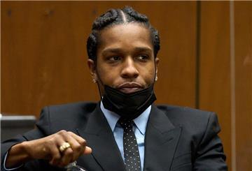 US-Rapper Asap Rocky muss sich wegen eines mutmaßlichen Angriffs mit einer Schusswaffe vor Gericht verantworten (Archivbild).