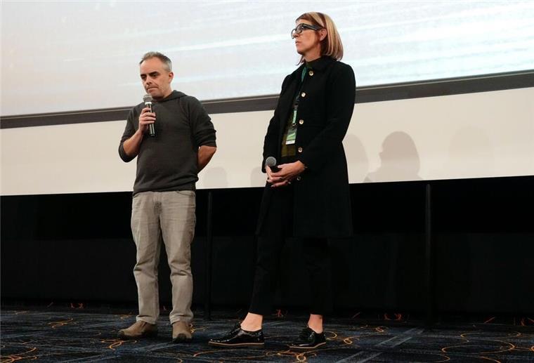 US-Regisseur Joel Souza und Kamerafrau Bianca Cline bei der Premiere.