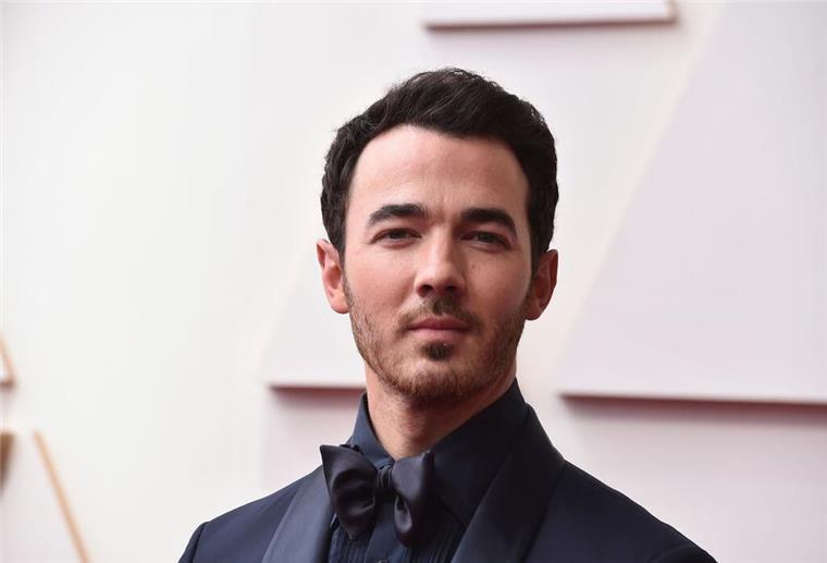 US-Sänger Kevin Jonas hat sich eigenen Angaben zufolge einen Hautkrebstumor entfernen lassen. Nun appelliert er an seine Fans.