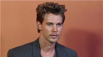 US-Schauspieler Austin Butler (32) hatte eigenen Angaben zufolge in beim Dune-Dreh mit großer Hitze zu kämpfen.