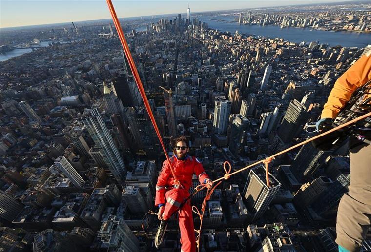 Jared Leto klettert am Empire State Building hoch US-Schauspieler Jared Leto hängt in den Seilen.