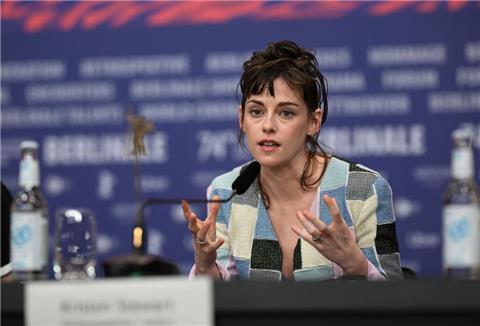 US-Schauspielerin Kristen Stewart stellte auf der Berlinale den Film „Love Lies Bleeding“ vor.