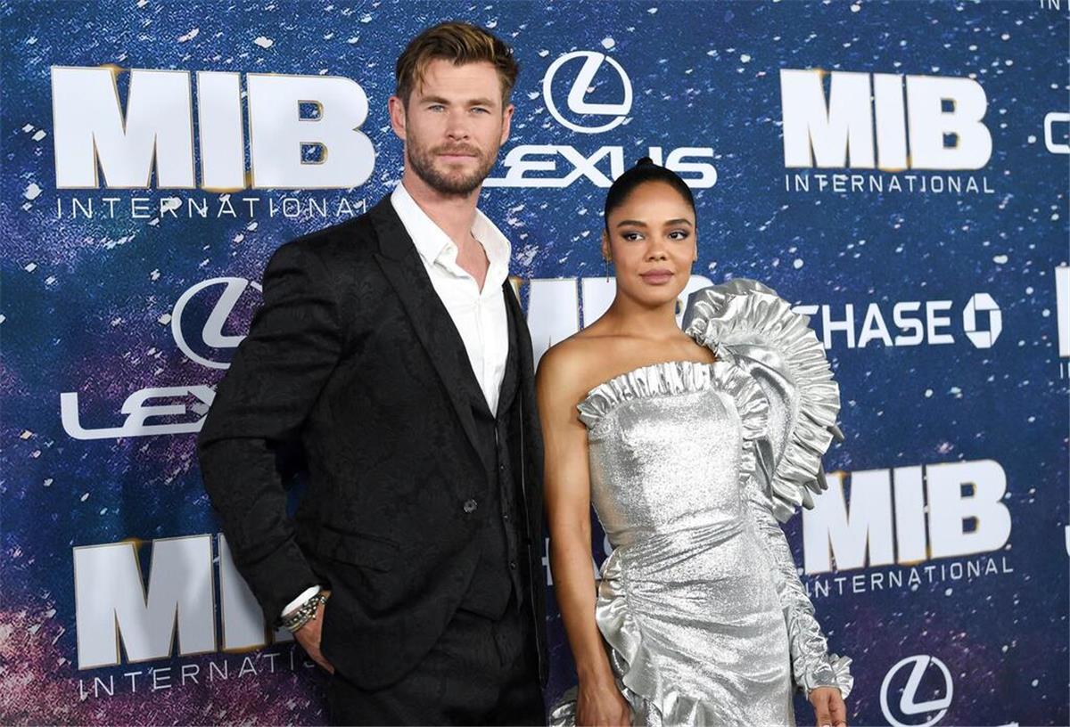 „Thor“-Star: Hemsworth ist „ein Baby mit Muskeln“ US-Schauspielerin Tessa Thompson lobt die kindliche Herangehensweise ihres „Thor“-Kollegen Chris Hemsworth und des Regisseurs Taika Waititi. (Archivbild)