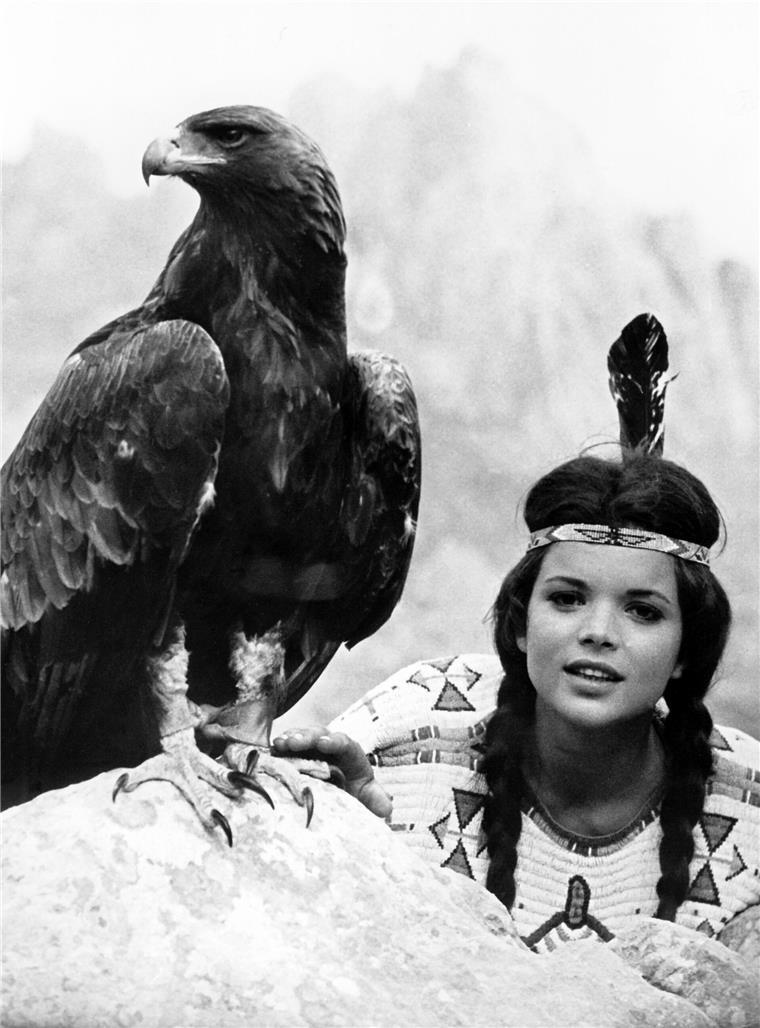 Uschi Glas in der Rolle der Apanatschi bei den Dreharbeiten zu „Winnetou und das Halbblut Apanatschi“.