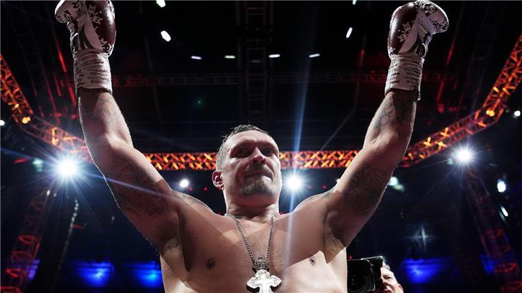 Usyk wird als „Legende“ seines Sports gefeiert.