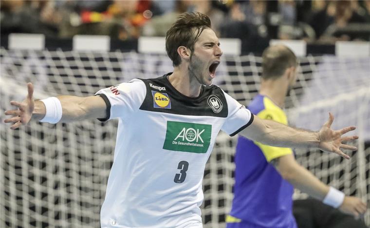 Handball-WM: Deutsches Team bleibt mit Sieg gegen Brasilien auf Kurs Uwe Gensheimer aus Deutschland jubelt. Der treffsichere Linksaußen war mit zehn Toren bester Werfer des deutschen Teams, das mit 34:21 gewann.