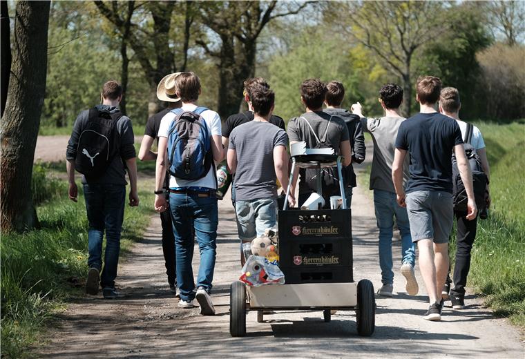 Väter und andere Ausflügler müssen sich an Christi Himmelfahrt während der Corona-Pandemie auf Kontrollen und mitunter besondere Verbote einstellen.