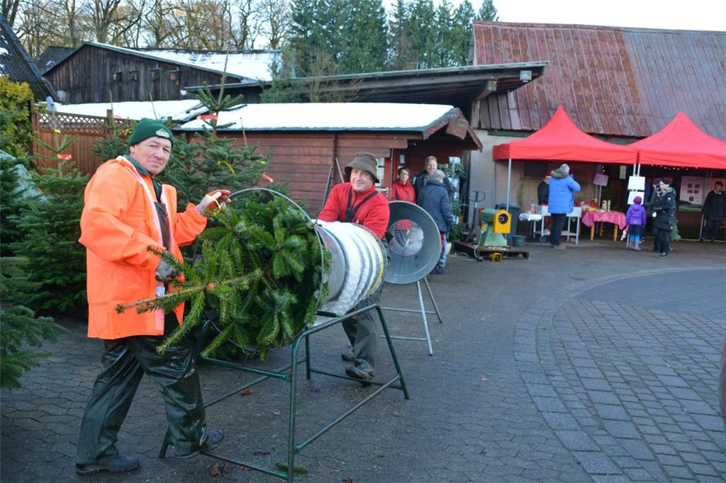 Valentin Oks und Sebastian Joswowitz-Niemierski hatten in Drangstedt alle Hände voll zu tun. Foto: Scheiter