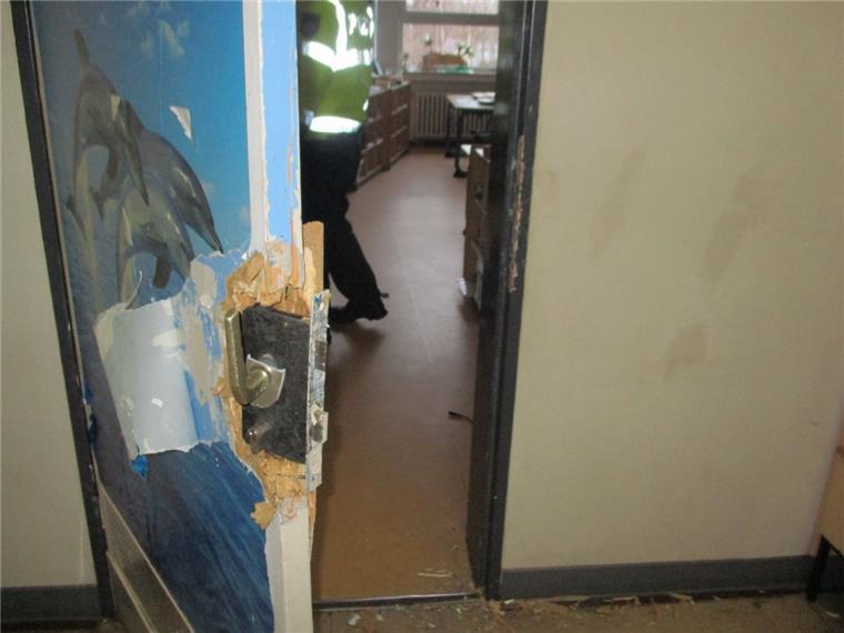Amerikanische Schule in Bremerhaven bleibt nach Vandalismus zu Vandalen haben Klassenräume und Flure in der Amerikanischen Schule in Bremerhaven verwüstet.