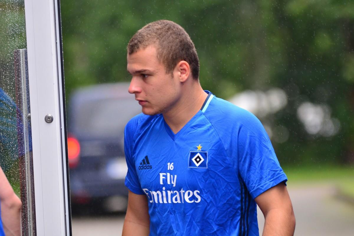 Kurz vor dem wichtigen Derby: HSV-Profi baut betrunken Unfall Vasilije Janjicic vom HSV hat mächtig Ärger mit der Polizei.