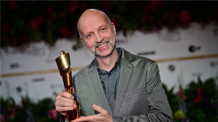 Ein fliegender Affe im Kino Veit Helmer hat bei dem Kinderfilm Regie geführt und dafür einen wichtigen deutschen Filmpreis bekommen.