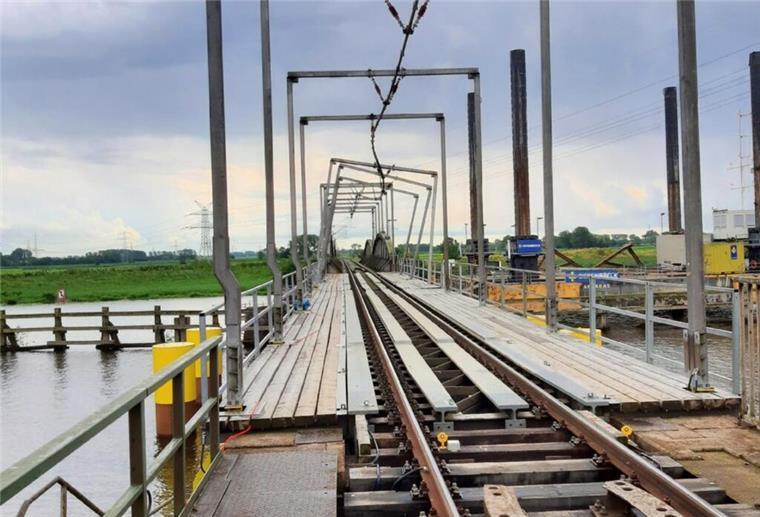 Zerstörte Behelfsbrücke über die Hunte