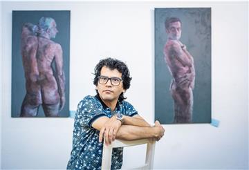 „Verbotene Kunst“: Solche Bilder durfte er im Iran nicht zeigen, jetzt stellt Ali Ahmadifard Aveh seine Aktmalerei im Fischkai 57 aus.