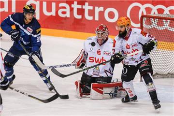 Vergangene Saison noch im Dress der Panther an den Pinguins gescheitert, wechselt Björn Svensson (links) nun nach Bremerhaven.