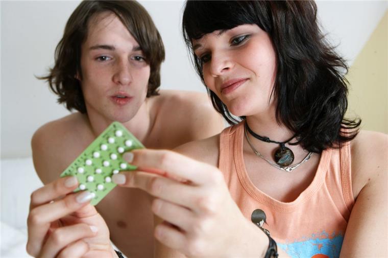 Verhüten mit der Pille ist für viele Frauen Normalität. Wer allerdings nur wenig Geld hat, den können die Kosten dafür ernsthaft belasten. 