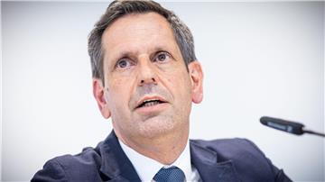 Verkehrsminister Lies hält die geplante jährliche Inspektion für ältere Autos für unnötig. (Archivbild)