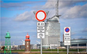 Verkehrsschild an der Zufahrt zur südlichen Geestemole wurde geändert. 