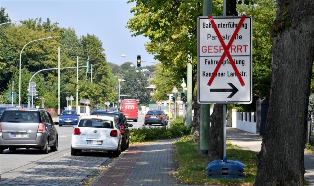 Bremerhaven: Parkstraße wird nächste Woche gesperrt Verkehrsteilnehmer werden in der kommenden Woche wegen der Sperrung der Parkstraße in Bremerhaven umgeleitet. Darauf weisen Schilder unter anderem in der Wurster Straße hin.