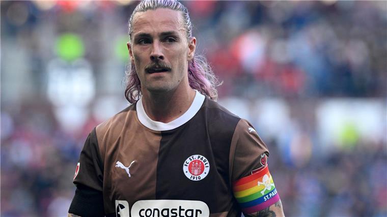 Verlängerte einen Tag vor dem Bundesliga-Comeback: St. Pauli-Kapitän Jackson Irvine