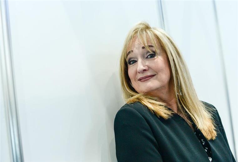 Veronika Fischer sagt Abschiedstournee ab - Stimmprobleme Veronika Fischer (74) hat ihre Abschiedstournee von der großen Bühne aus gesundheitlichen Gründen abgesagt. (Archivbild)