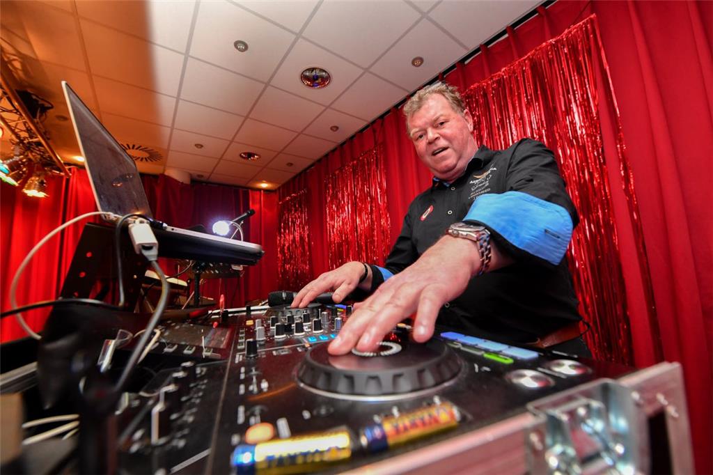 Verschiedene DJs, verschiedene Musikrichtungen bietet der Weihnachtszauber.