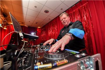 Verschiedene DJs, verschiedene Musikrichtungen bietet der Weihnachtszauber.