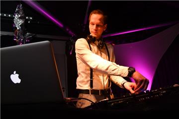 Verschiedene DJs, verschiedene Musikrichtungen bietet der Weihnachtszauber.