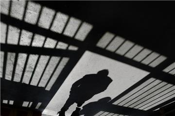Verschlossene Türen und dicke Gitter: Normalfall in deutschen Gefängnissen. Thomas Galli würde viele Straftäter in den offenen Vollzug entlassen.