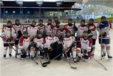 Eishockey-Frauen auf dem Eis, Mannschaftsfoto.