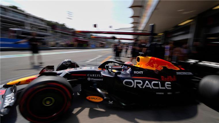 Norris-Bestzeit beim Baku-Auftakt - Piastri mit Problemen Verstappen lässt es eher verhalten angehen.