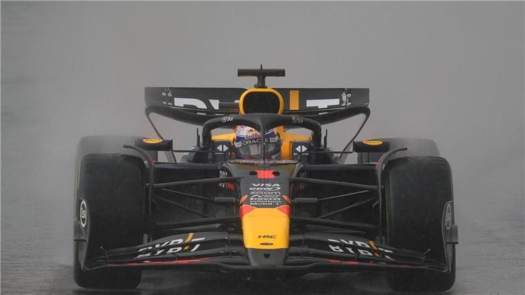 Verstappen liefert eine weltmeisterliche Leistung ab. 