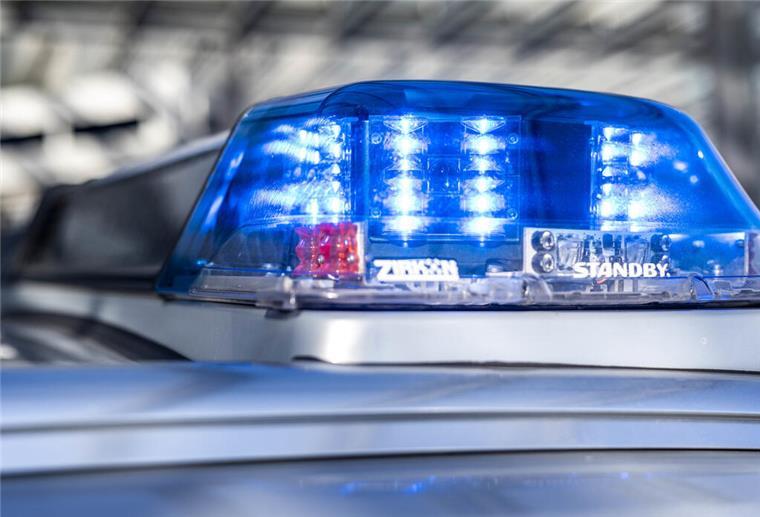 Messerangriff: 21-Jähriger verletzt – Polizei sucht zweiten Täter Versuchter Raub in Döse: Zeugen helfen Opfer – Polizei ermittelt weiter.