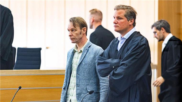 Verteidiger Friedrich Fülscher (r.) hat einen Freispruch für seinen Mandanten Christian B. gefordert. (Archivbild)