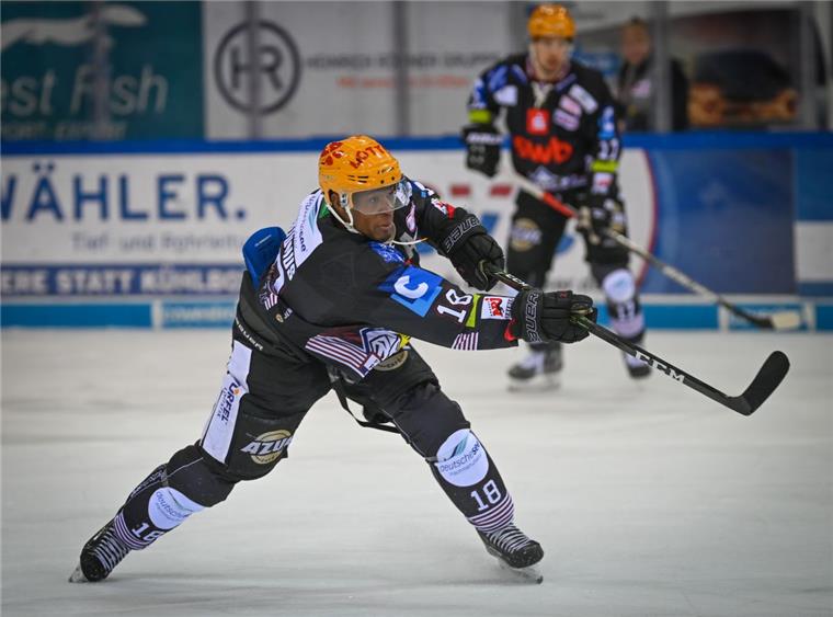 Verteidiger Max Fortunus kämpft ab Freitag mit den Fischtown Pinguins in den letzten neun Hauptrundenspielen der aktuellen Saison in der Deutschen Eishockey-Liga um die Playoffs.